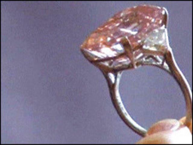 Kalangan ahli yakin banyak kolektor meminati cincin yang dilelang