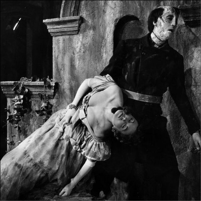 21. Phim Dracula Has Risen from the Grave (1968) - Dracula đã trỗi dậy từ mồ rồi (1968)