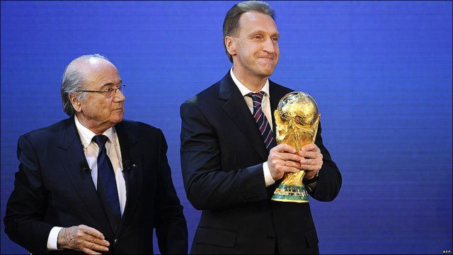 فدراسیون جهانی فوتبال، فیفا روسیه را به عنوان میزبان جام جهانی در سال ۲۰۱۸ انتخاب کرد. ایگور شوفالوف، معاون نخست وزیر روسیه جام جهانی را در دست می گیرد.
