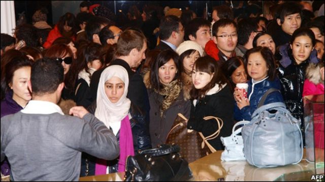 英國百貨公司內的中國顧客