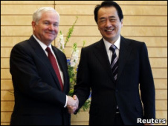 美國國防部長蓋茨(左)和日本首相菅直人