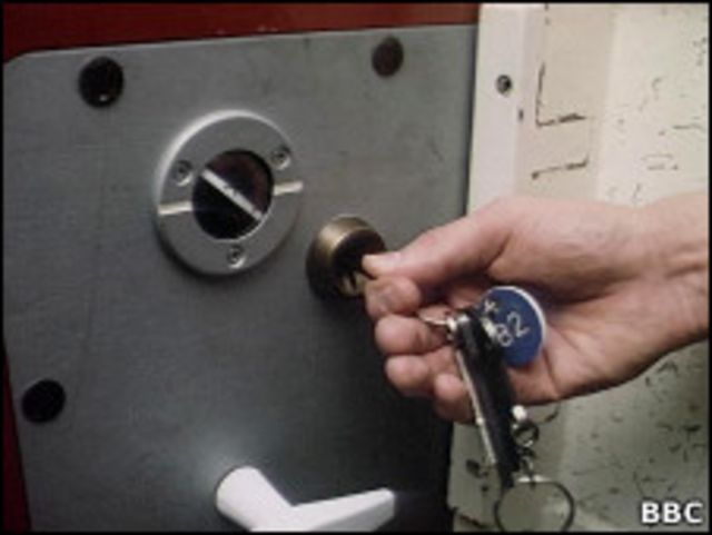 Zaklyuchennyj Gollandec Ne Pomeshaetsya V Tyuremnoj Kamere Bbc News Russkaya Sluzhba