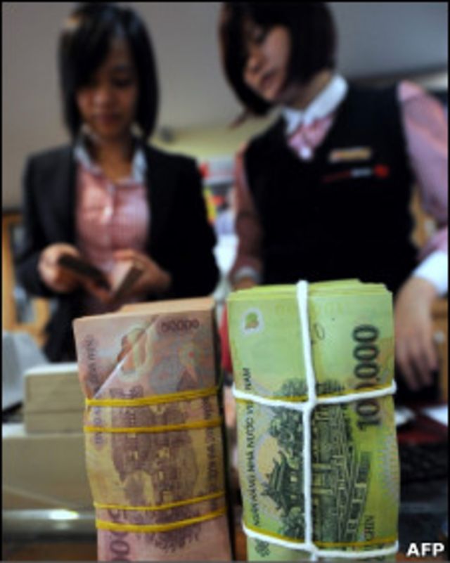銀行成捆的越南盾