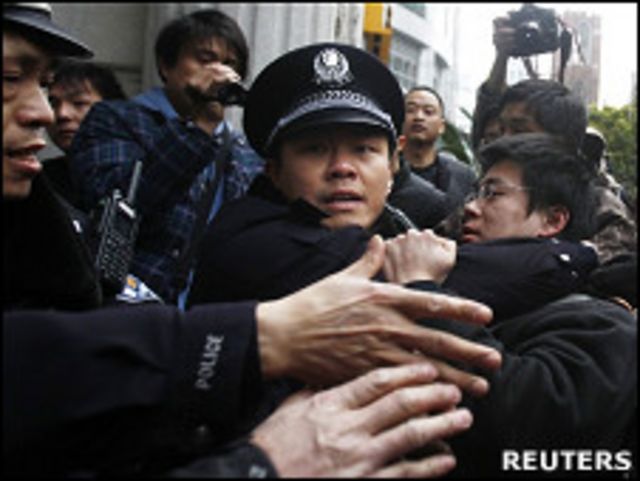 中國警察逮捕活動人士