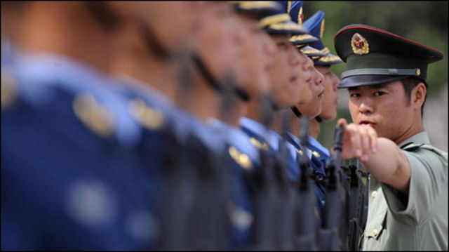 解放軍陸海空三軍儀仗隊(中新網資料圖片)