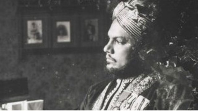 كتاب يكشف أسرارا جديدة عن حياة الملكة فيكتوريا ومدرسها المسلم Bbc News عربي