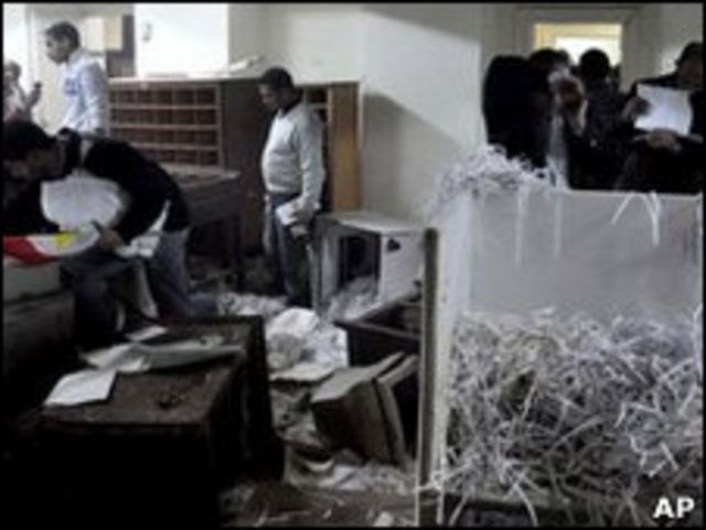 عکس آرشیوی - سازمان تحقیقات امنیت کشور مصر هدف حمله تظاهرکنندگان قرار گرفت