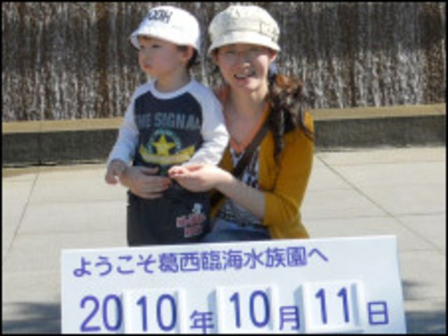 出生在日本的晗晗和媽媽在海洋公園的合影