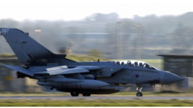 Британский "Торнадо" садится на базу на юге Италии