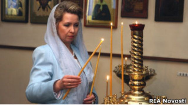 Светлана Медведева в православном храме в Париже в марте 2010 г.