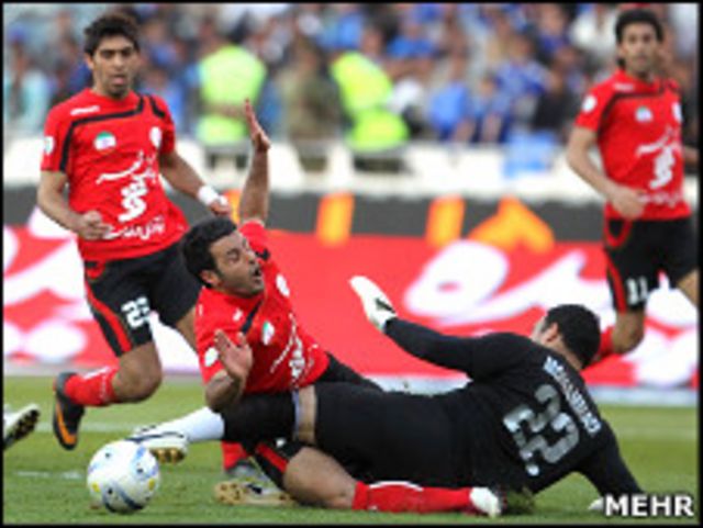 فوتبال ایران استقلال یک بر صفر پرسپولیس را شکست داد Bbc News فارسی