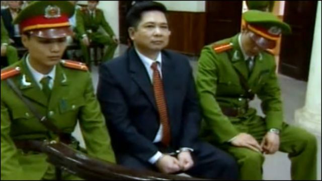 Ông Cù Huy Hà Vũ tại tòa