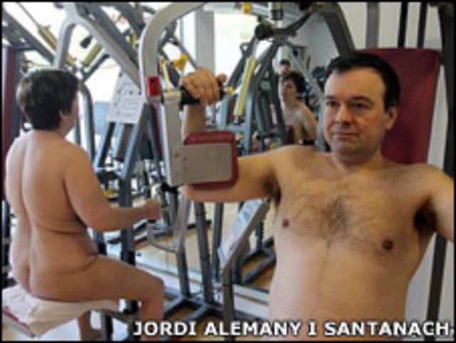 Academia Na Espanha Oferece Musculacao Para Clientes Nus Bbc News Brasil
