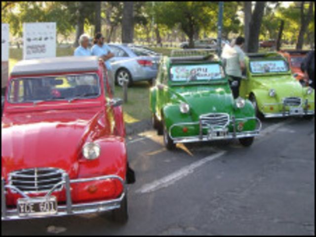 Empresa cria passeios por Buenos Aires em carros dos anos 60 - BBC News  Brasil