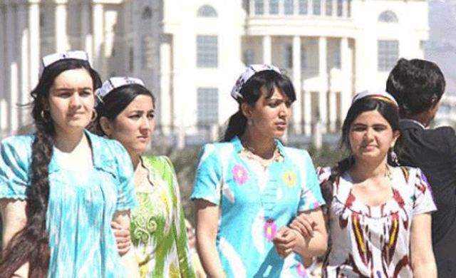 در دوره اتحادجماهیر شوروی و حکومت بلوشیک ها تلاش های فراوانی برای دور نگه داشتن تاجیکان از فرهنگ بومی شان صورت گرفت