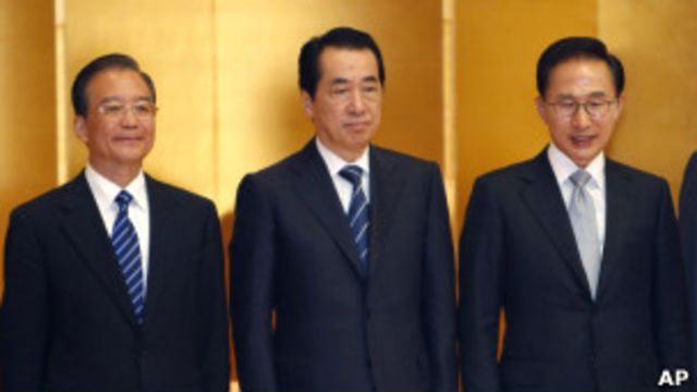 左起:溫家寶、菅直人、李明博