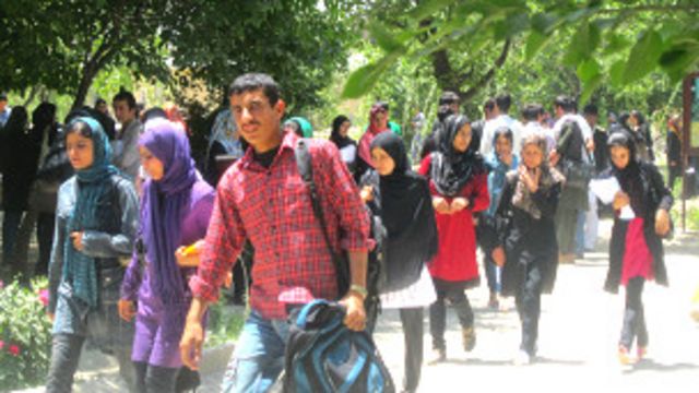 تغییر تاریخ روز معلم در افغانستان معلمان و بهبود کیفیت آموزشی Bbc News فارسی