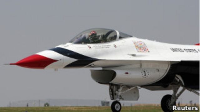 美軍F16戰機參加土耳其航空展表演（04/06/2011）