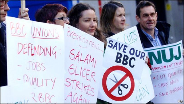 NUJ成員在全國各地的BBC辦公樓外舉行罷工