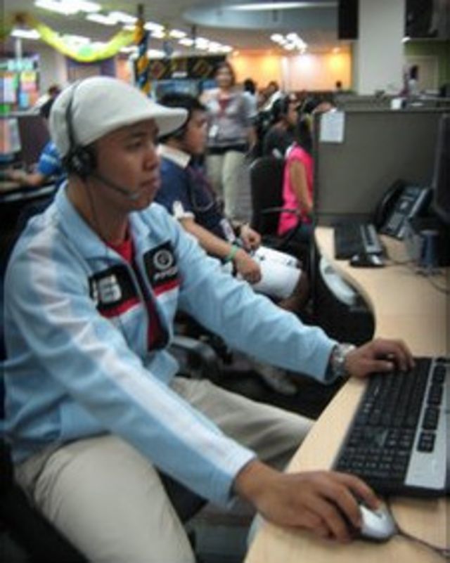 Jaycee Solis senang berbicara di telepon 
