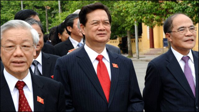 Thủ tướng Nguyễn Tấn Dũng và các ủy viên Bộ Chính trị trước kỳ họp Quốc hội