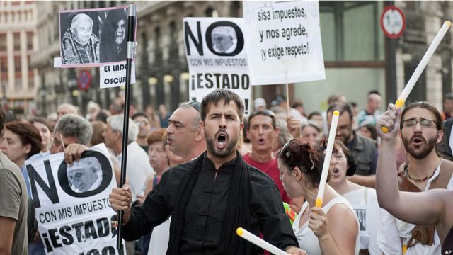 Protesta y enfrentamientos en Madrid por la visita del Papa Benedicto XVI -  BBC News Mundo