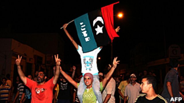 利比亞的黎波里市郊塔朱拉民眾上街慶祝叛軍入城(22/8/2011)