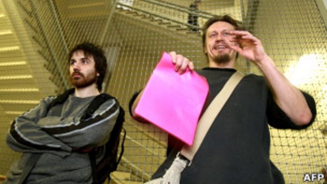 Члены арт-группы "Война"