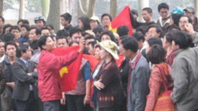 Hàng trăm người đã biểu tình ôn hòa ở Hà Nội và TP HCM hôm chủ nhật (9.12)