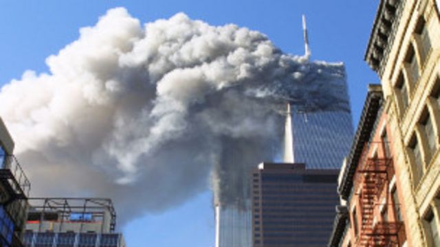 2001年美國紐約世貿大廈遭受恐怖襲擊