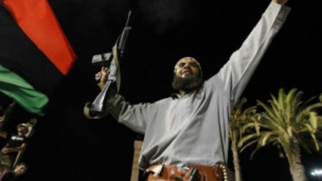反對卡扎菲的力量好像每打一次勝仗都要鳴槍慶祝