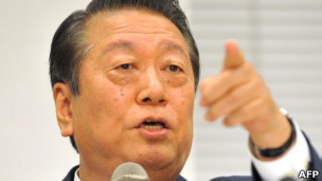 小澤一郎在東京的記者會上(6/10/2011)
