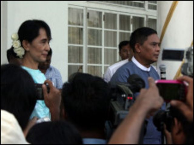 လုပ်ငန်းတွေဆောင်ရွက်ရာမှာ စုံမခုန်ဘူး၊ ရပ်လည်းမနေဘူးလို့ ဦးအောင်ကြည်ပြော