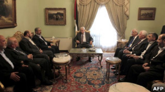 جلسة سابقة لوفدي فتح وحماس في القاهرة