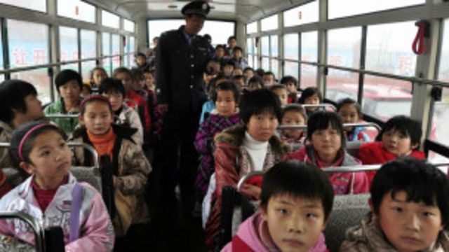 中國很多學校校車超載現象嚴重