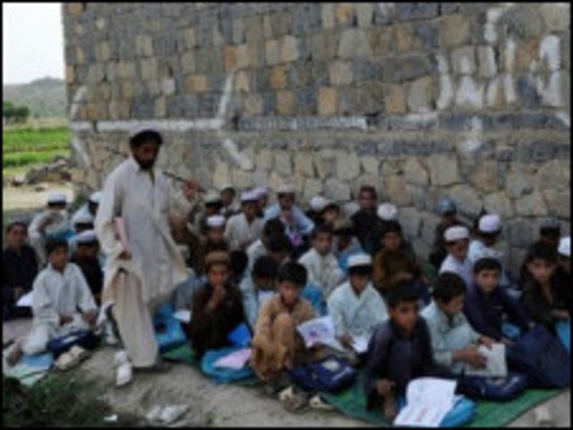 دپوهني وزارت په دریو کلونو کې ټولو ښوونځیو ته ودانۍ جوړوو Bbc News پښتو