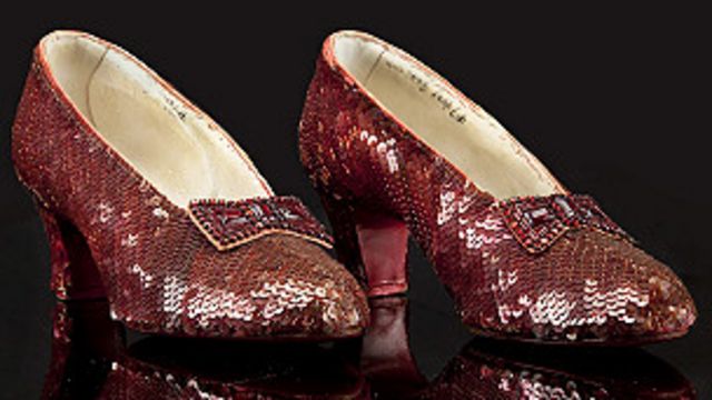 zapatos rojos de "El Oz" se sin comprador - BBC News Mundo