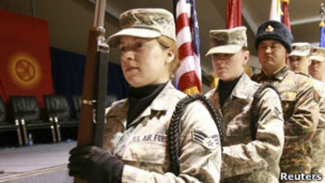 Американские военнослужащие отмечают 10-летие базы "Манас" в Киргизии