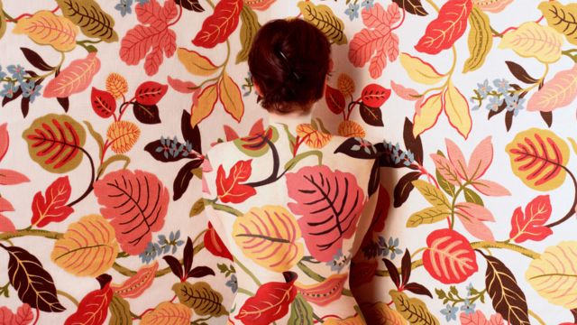 Autorretratos De La Artista Que Se Camufla En La Pared Bbc News