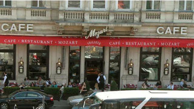 歷史悠久的莫扎特咖啡館依然賓客盈門