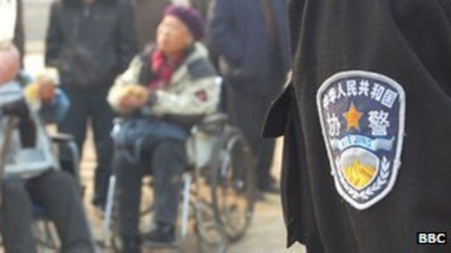 中國警察和北京的抗議者