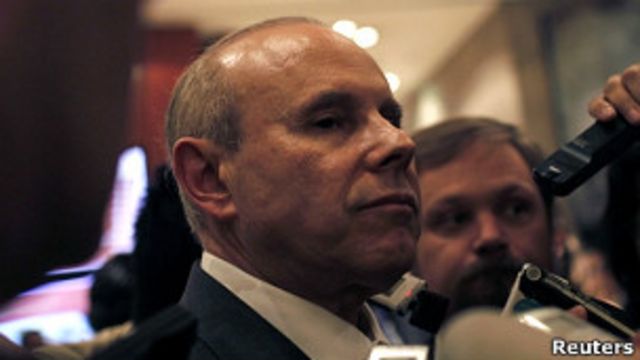 Guido Mantega fala a jornalistas durante encontro de ministros do G20 no México