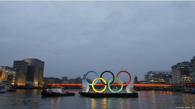 Олімпійські кільця запустили на Темзі - BBC News Україна