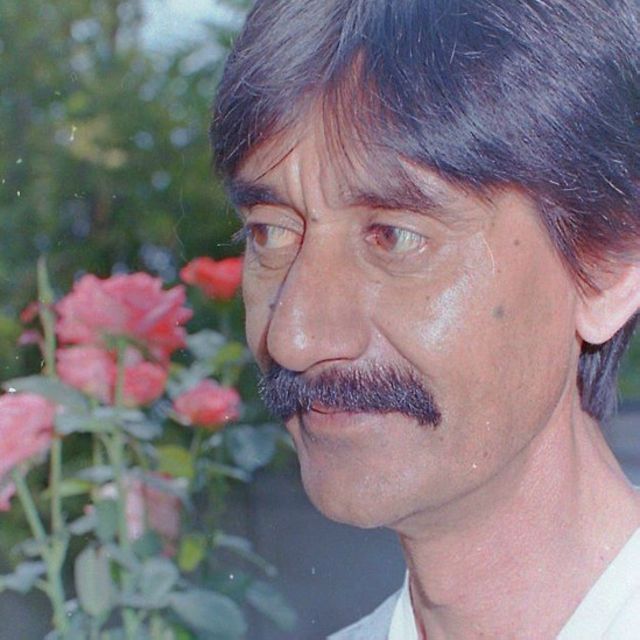 عکس شنیدم از اینجا سفر می کنی به یاد ظاهر هویدا Bbc News فارسی