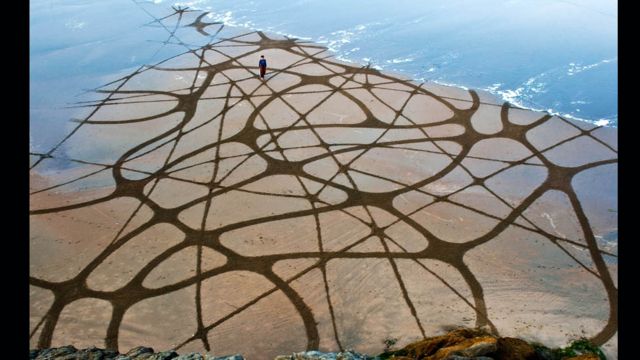 Arte en la arena: el secreto de dibujar hermosos diseños en la playa - BBC  News Mundo