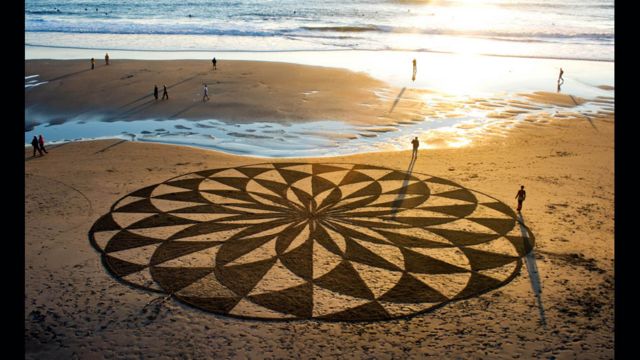 Arte en la arena: el secreto de dibujar hermosos diseños en la playa - BBC  News Mundo