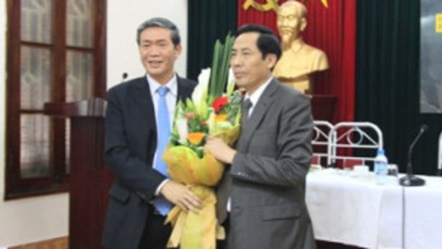 Chủ tịch Hội đồng Lý luận Trung ương, Đinh Thế Huynh và lãnh đạo báo Nhân Dân, ông Thuận Hữu