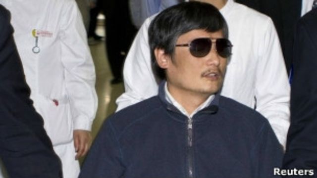专访:陈光诚担心山东家人的安全 - BBC News 中文