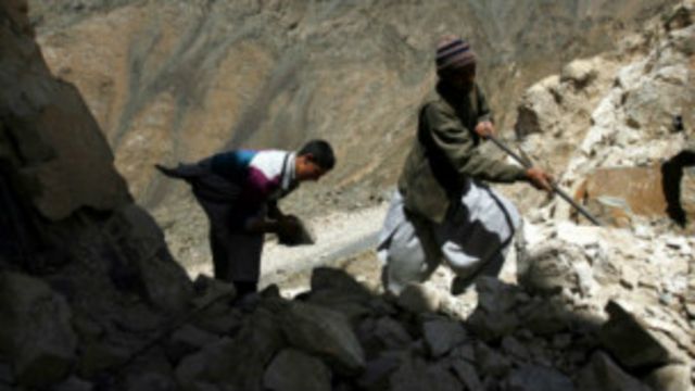استخراج غیرقانونی از معادن زغال سنگ بامیان ممنوع شد Bbc News فارسی
