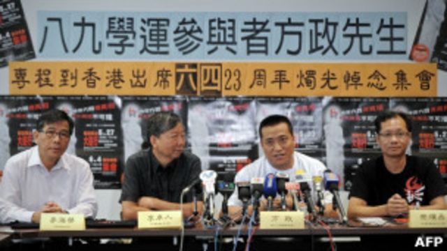 香港支聯會主席李卓人和方政(圖正中坐者)